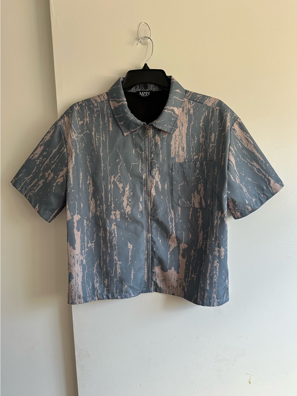 Boohoo Blue and Pink Short Sleeve Zip-Up Shirt